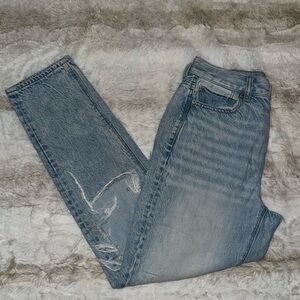 NWOT American eagle woman’s size 2 regular mom jeans (564)